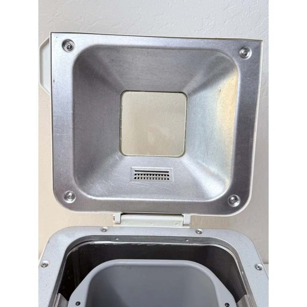 Breadman TR-440 Automatic Bread Maker 1.5 Lb Loaf Homemaker Fresh Baked‎ Easy